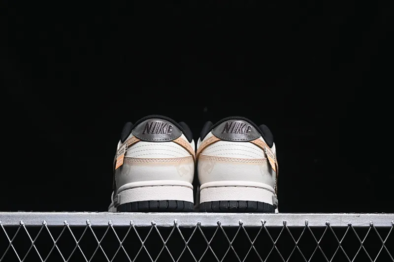 All Categories Nk SB Dunk Series Nk SB Dunk Low Low-top sneakers Nk Dunk Low Panda Prank Pioneer Knight Sandstorm Black Brown Low-top casual sneakers DD1391-100